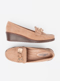 Beige Slipper mit Keilabsatz aus feinem Wildleder