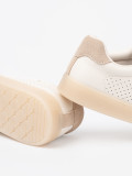 Helle beige durchbrochene Sneakers