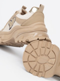 Beige Sneakers mit dekorativem goldenen Herzen
