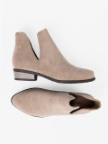 Beige Stiefeletten mit Ausschnitten