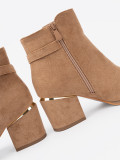 Stylische Stiefeletten in hellbraun mit goldenen Details