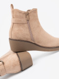 Beige Ankle Boots auf bequemem, niedrigem Keil