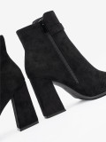 Elegante schwarze Stiefeletten mit Schmuckakzent