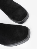 Elegante schwarze Stiefeletten auf stabilem Absatz