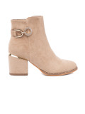 Elegante beige Stiefeletten mit dekorativer Schnalle