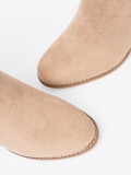 Elegante beige Stiefeletten mit dekorativer Schnalle