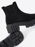 Stylische schwarze Stiefeletten mit Plateau