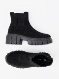 Stylische schwarze Stiefeletten mit Plateau