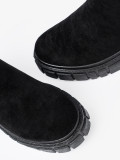 Stylische schwarze Stiefeletten mit Plateau