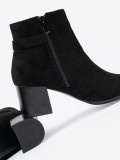 Stilvolle schwarze Stiefelette mit elegantem Dekor