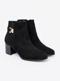Stilvolle schwarze Stiefelette mit elegantem Dekor