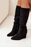 Gefütterte schwarze Stiefel mit Keilabsatz