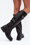 Schwarze Overknee-Stiefel mit flachem Absatz und goldener Schnalle