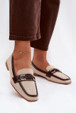 Braun-beige Mokassin aus Textil mit Zierelement