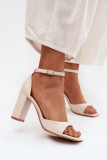 Beige Sandale mit Blockabsatz aus Kunstleder