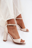 Beige Sandale mit Blockabsatz aus Kunstleder