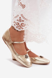 Ballerina mit Riemen und Schmuckdetail aus goldfarbenem Kunstleder