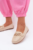 Beige Mokassins mit goldener Kette aus Wildlederimitat