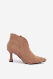 Beige Stiefelette mit schlankem Absatz und spitzer Kappe