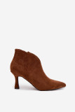 Stiefelette mit schlankem Absatz und spitzer Spitze braun