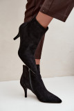 Stiefelette mit Stiletto-Absatz aus schwarzem Kunstveloursleder