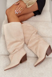 Beige Stiefel aus Veloursleder mit gerafftem Schaft und Absatz