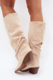 Beige Stiefel aus Veloursleder mit gerafftem Schaft und Absatz