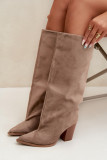 Beige Stiefel aus Veloursleder mit Blockabsatz