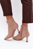 Beige Stiefelette mit schlankem Absatz und Ziernaht