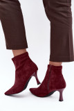 Rote Stiefelette mit Absatz und spitzer Kappe