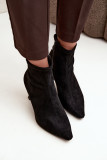 Schwarze Stiefelette mit schlankem Absatz und spitzer Kappe