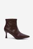 Stiefelette mit schlankem Absatz und Ziernaht aus Kunstleder, braun