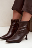 Stiefelette mit schlankem Absatz und Ziernaht aus Kunstleder, braun