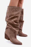 Beige Stiefel aus Veloursleder mit gerafftem Schaft und Absatz