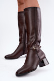 Gefütterte Lederstiefel mit Absatz und Schnalle, braun