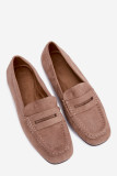 Flache beigefarbene Mokassins aus Wildlederimitat
