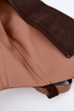 Stiefel aus Veloursleder mit dekorativem Riemen, braun