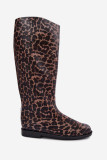 Hohe braune Gummistiefel mit flachem Absatz und Animal-Print