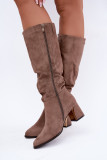 Beige gefütterte Stiefel mit Falten und Blockabsatz