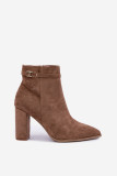 Beige Stiefelette mit Blockabsatz und dekorativem Riemen