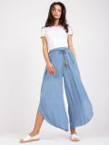 Stylische blaue Hose mit hohem Bund