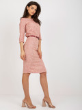 Eleganter roter Rock mit beigen Details