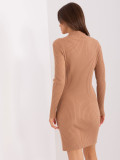 Braunes enges Strickkleid