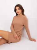 Braunes enges Strickkleid