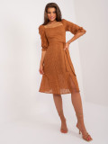 Beige ausgestellte Kleid mit Stickerei