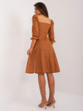 Beige ausgestellte Kleid mit Stickerei