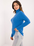 Blauer Pullover mit Rollkragen