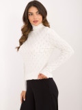 Eleganter ecru Pullover mit Rollkragen