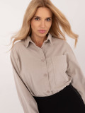 Stilvolle beige Bluse mit langen Ärmeln