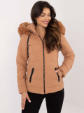 Bequeme Winterjacke mit Kapuze in Camel-Farbe